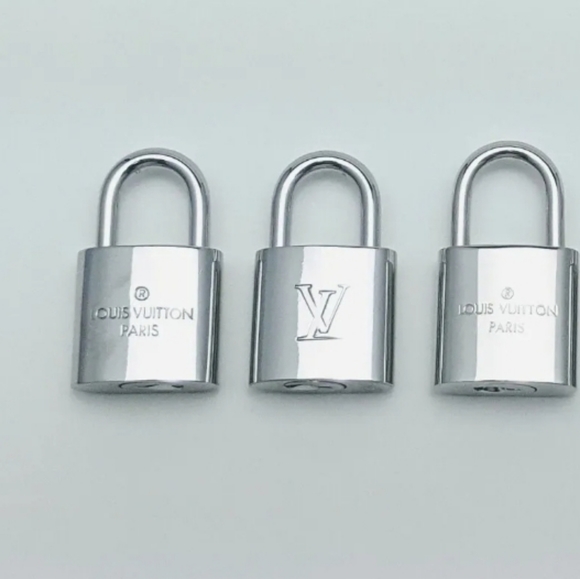 ✨️ RARE LOUIS VUITTON #️⃣ 3️⃣1️⃣5️⃣  Silver Lock with 2 KEYS + COA ✨️ - Picture 6 of 9